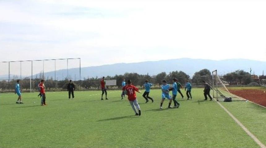 Liseli Gen&ccedil;ler Futbol Turnuvasıyla Kaynaştı