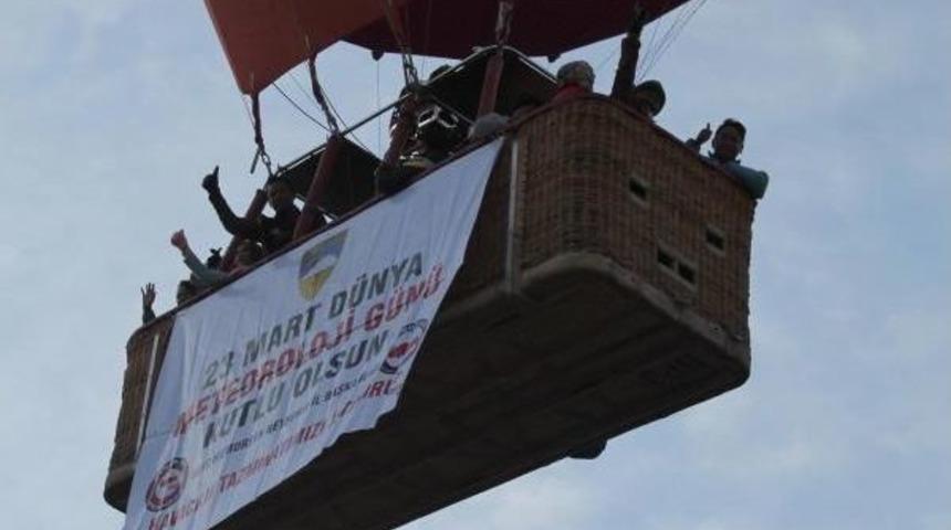 Kapadokya'da Balonlarda 'havacılık Tazminatımızı İstiyoruz' Pankartı