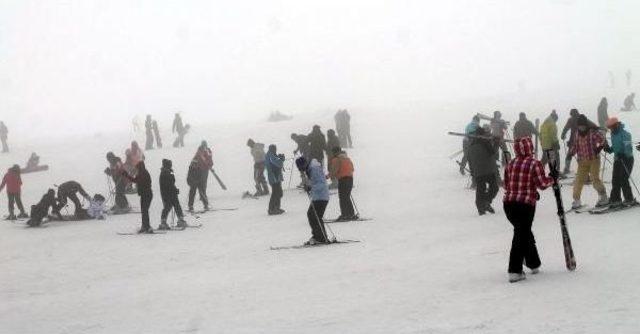 Kar Yağışıyla Erciyes'te Kayak Sezonu Uzadı