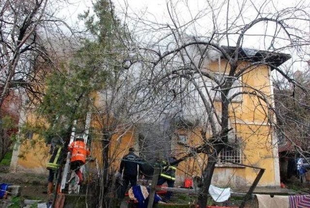 Kastamonu'da 5 Iraklı'nın Yaşadığı Evde Yangın: 4 Yaralı