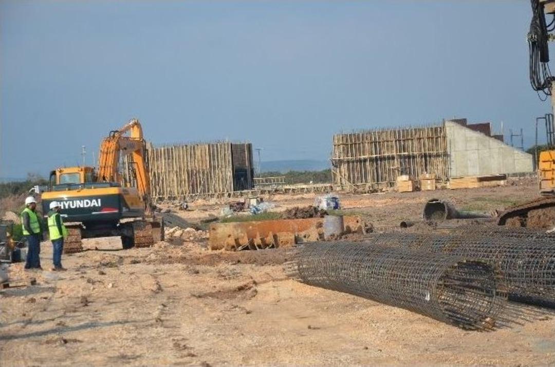 Akhisar&rsquo;da Demir Yolu Ge&ccedil;itleri Tarih Oluyor