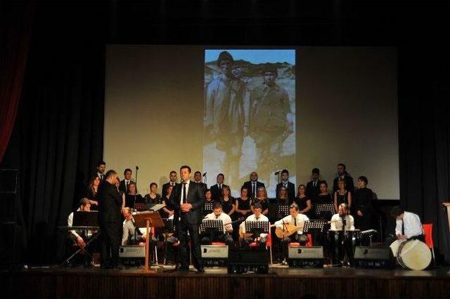 Türküler Çanakkale Şehitleri İçin Okundu