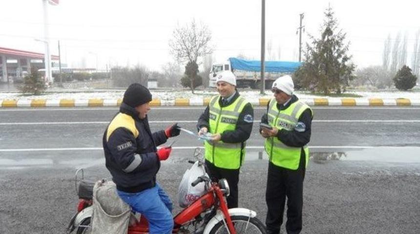 Bor Emniyeti Motosiklet S&uuml;r&uuml;c&uuml;lerini Kask Takmaları İ&ccedil;in Uyardı