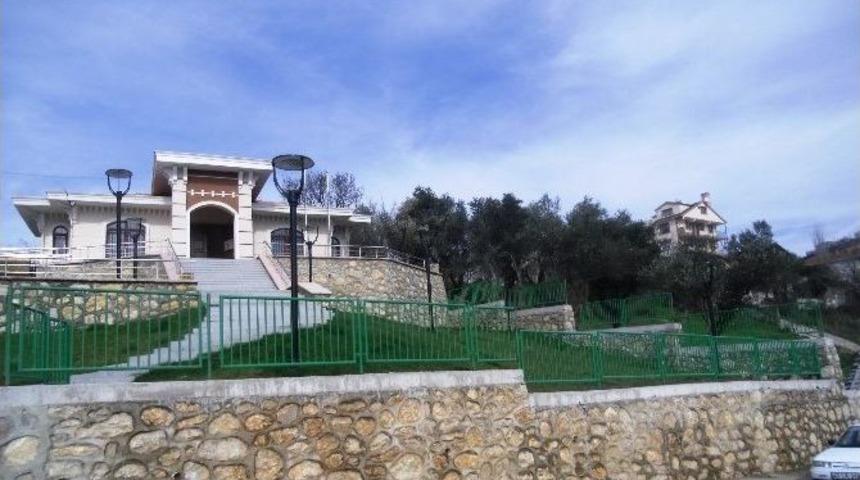 Mahalle Konağı &Ccedil;evresine Korkuluk