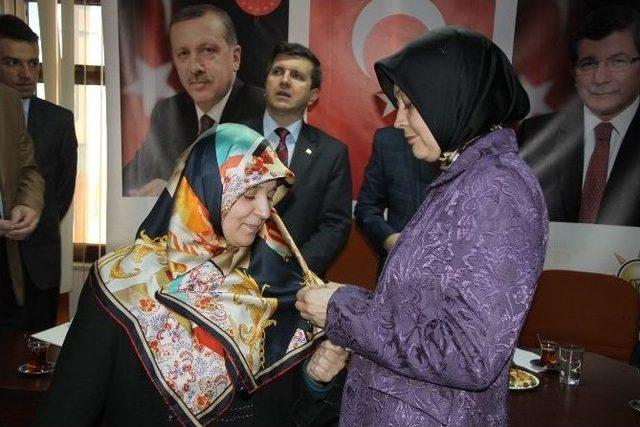 İnegöl’de Ak Parti’ye Üye Olan 50 Kişiye Rozet Takıldı