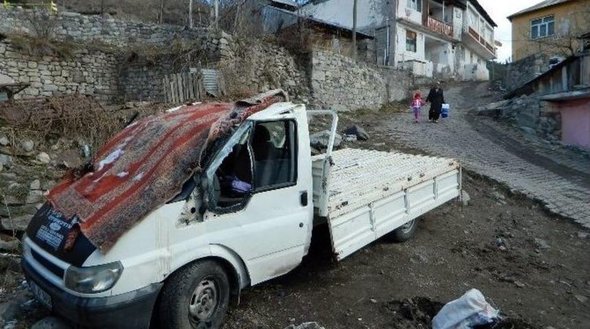 Kamyonetin Altında Can Verdi