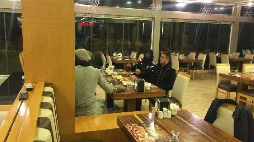 Sow Ve Demba Ba, Dönercide Bir Araya Geldi