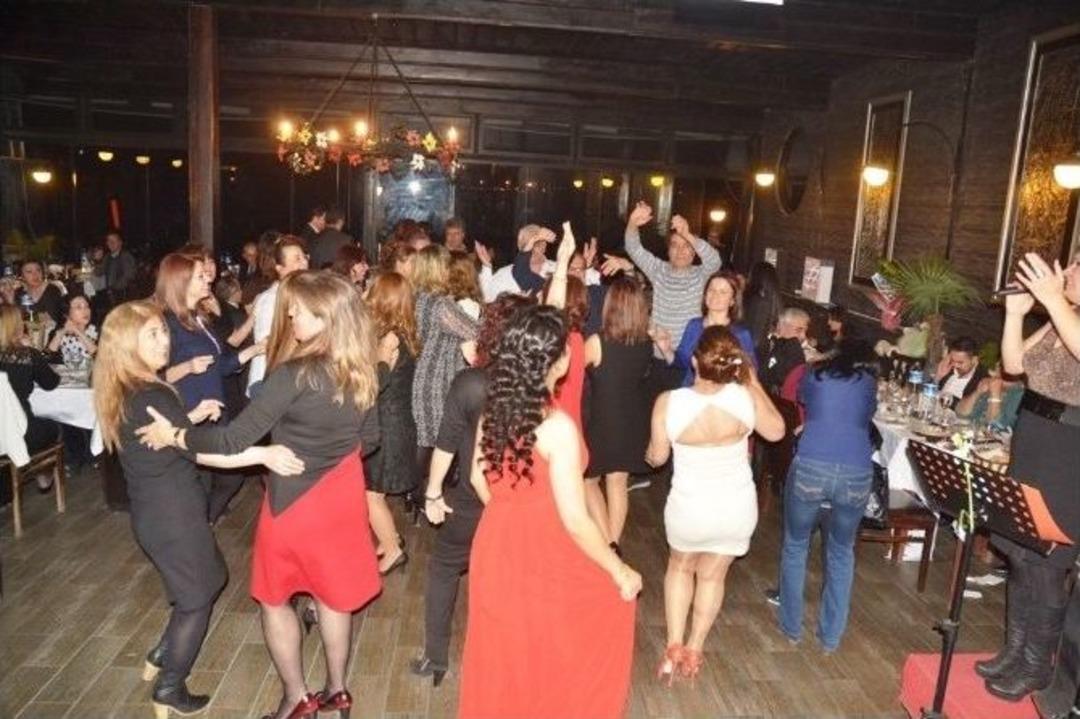 Ayvalıklı Sağlık&ccedil;ılar Tıp Balosunda Buluştu