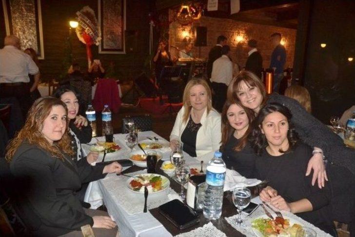 Ayvalıklı Sağlıkçılar Tıp Balosunda Buluştu G1