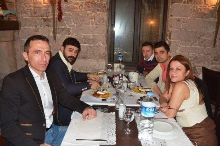 Ayvalıklı Sağlıkçılar Tıp Balosunda Buluştu G2