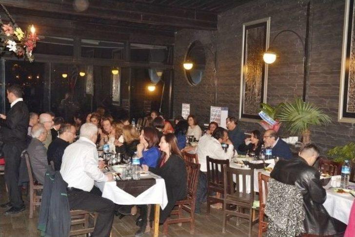 Ayvalıklı Sağlıkçılar Tıp Balosunda Buluştu G4