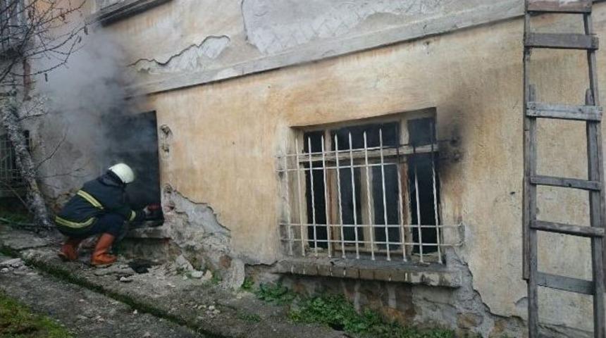 Kastamonu&rsquo;da &Ccedil;ıkan Yangında D&ouml;rt Kişi Yaralandı