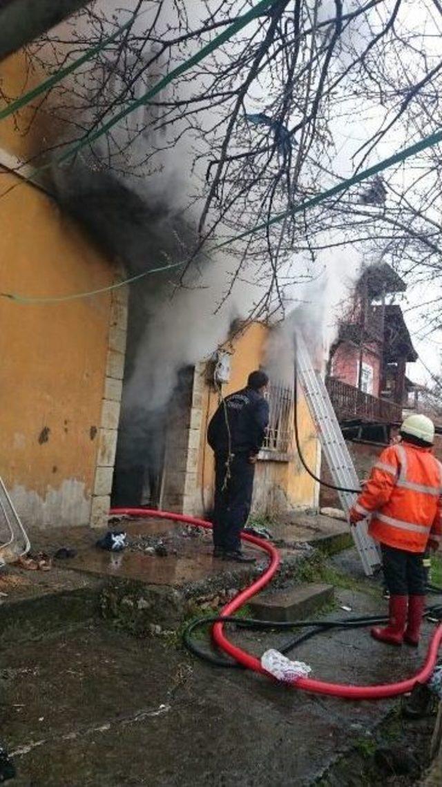 Kastamonu’da Çıkan Yangında Dört Kişi Yaralandı