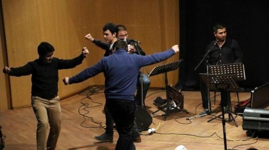 Uğur &Ouml;n&uuml;r&rsquo;den Teke Y&ouml;resi Konseri