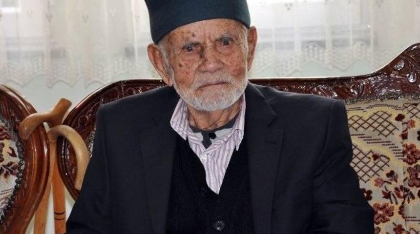 Sivas Valisi Barut Yaşlılara T&uuml;rk&uuml; S&ouml;yledi