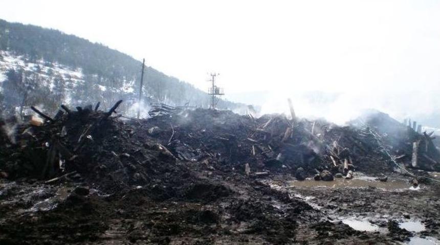 Kaymakam G&uuml;rsoy&rsquo;dan Evi Yanan Ailelere Ziyaret