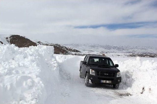 Çaldıran’da Yol Açma Çalışması