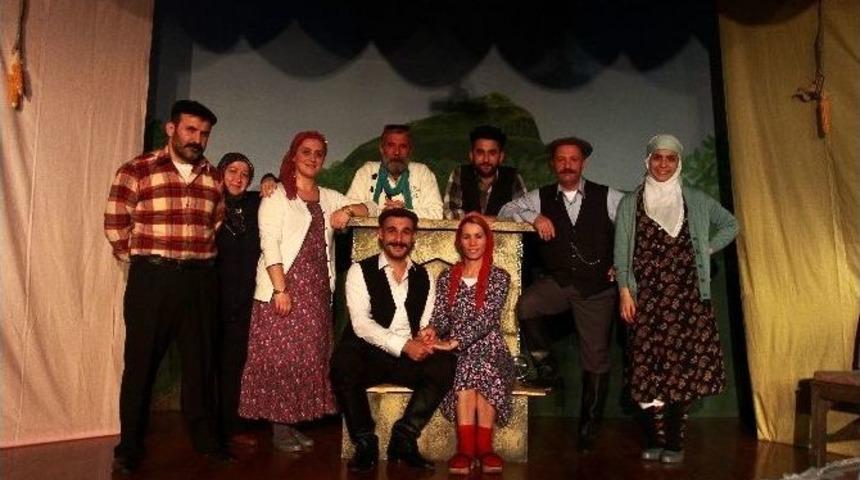 &Uuml;nye Sanat Tiyatrosu Turne Yolunda