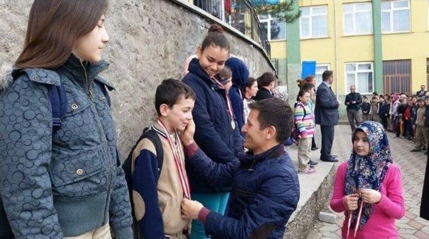 Fatih İmam Hatip’te Madalya Töreni