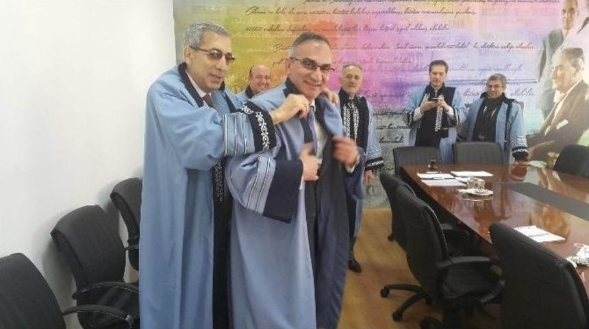 Başkan Yılmazer Do&ccedil;ent Unvanı Aldı