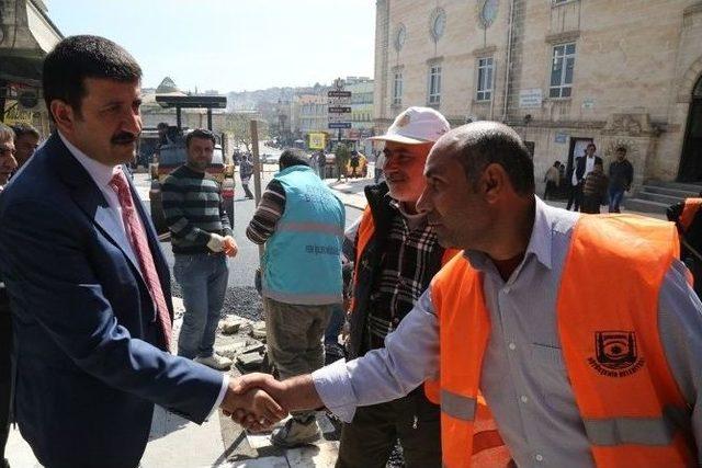 Demokrasi Caddesi Asfaltlanıyor