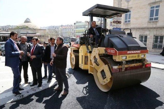 Demokrasi Caddesi Asfaltlanıyor