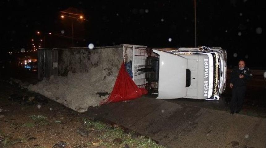 Samsun&rsquo;da Maden Y&uuml;kl&uuml; Tır Devrildi