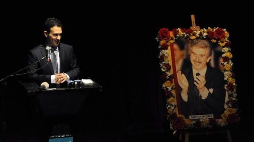 Gazeteci &Ccedil;etin Eme&ccedil; Anıldı