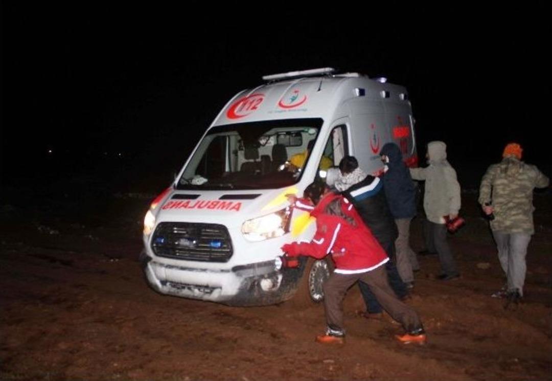 (&ouml;zel Haber) Muş&rsquo;ta Eşekli Kızakla Hasta Kurtarma Operasyonu