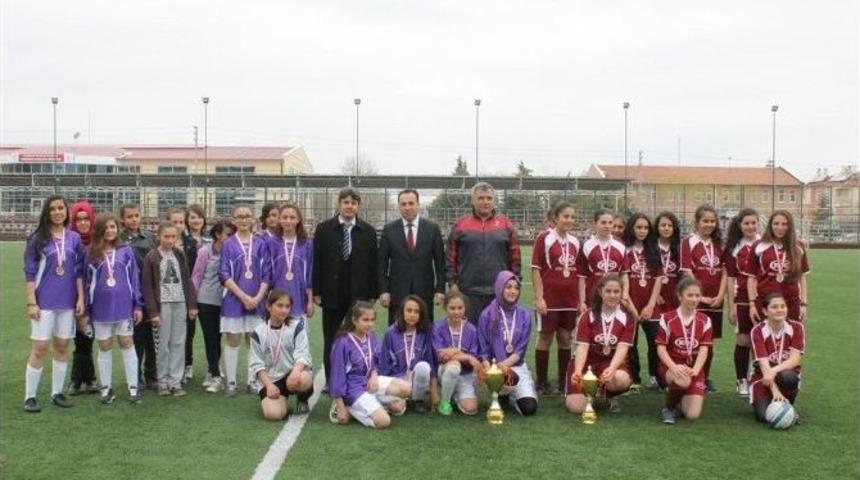 Karaman&rsquo;da Yıldız Kızlar Futbol İl Birinciliği M&uuml;sabakaları