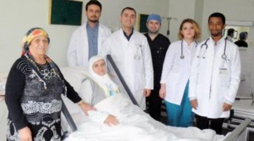 Bağırsak T&uuml;m&ouml;r&uuml; Tek Kesiden Kapalı Ameliyat Y&ouml;ntemiyle Alındı