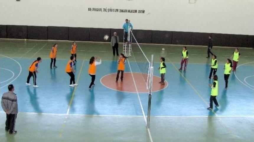 Araban&rsquo;da Temel Eğitim Okulları Arası Spor M&uuml;sabakaları Başladı.