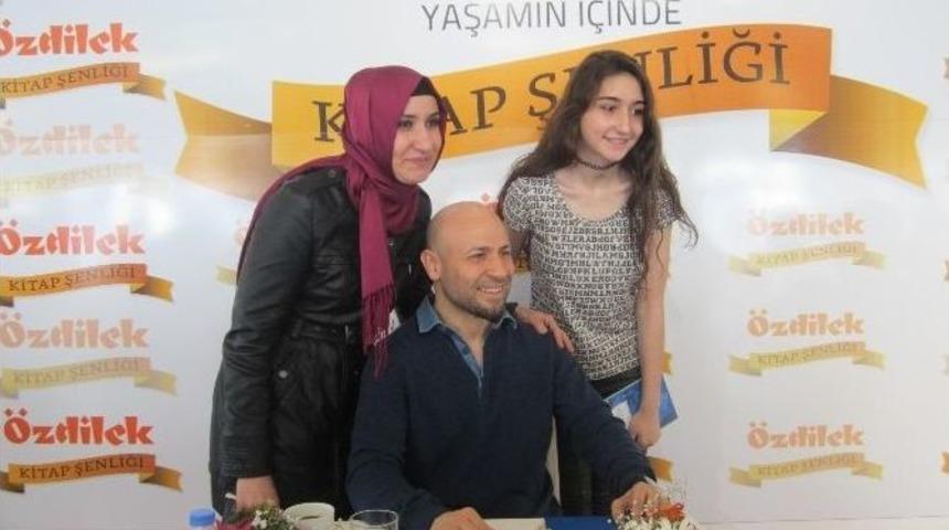 Kahraman Tazeoğlu Okurlarıyla Buluştu
