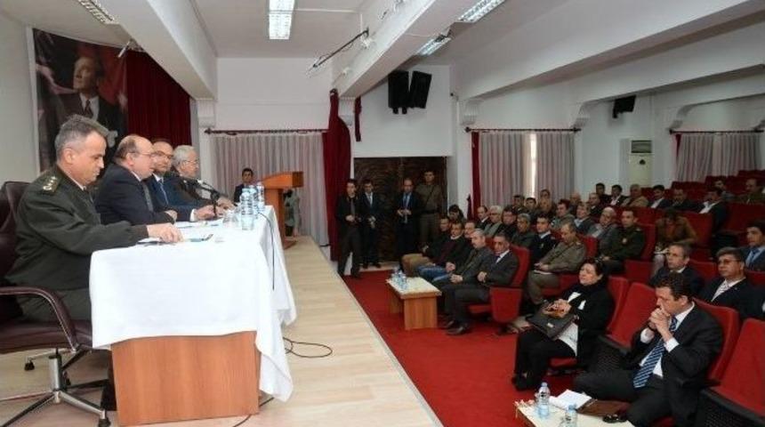 Vali &Ccedil;i&ccedil;ek, K&ouml;yceğiz&rsquo;deki Muhtarlarla Bir Araya Geldi