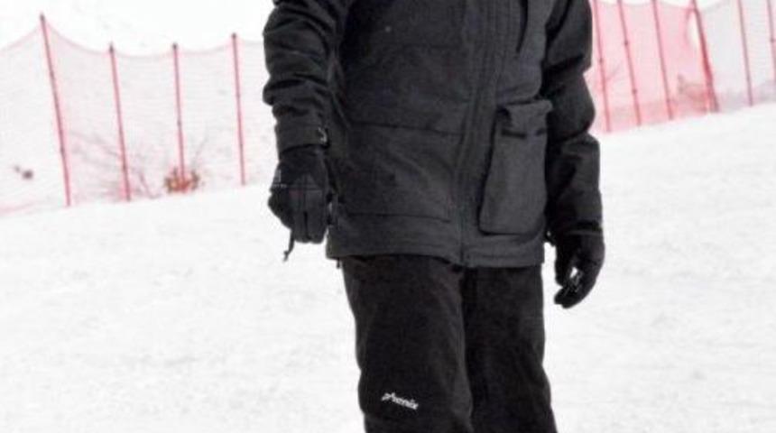 G&ouml;khan Tepe Paland&ouml;ken'de Snowboard Yaptı