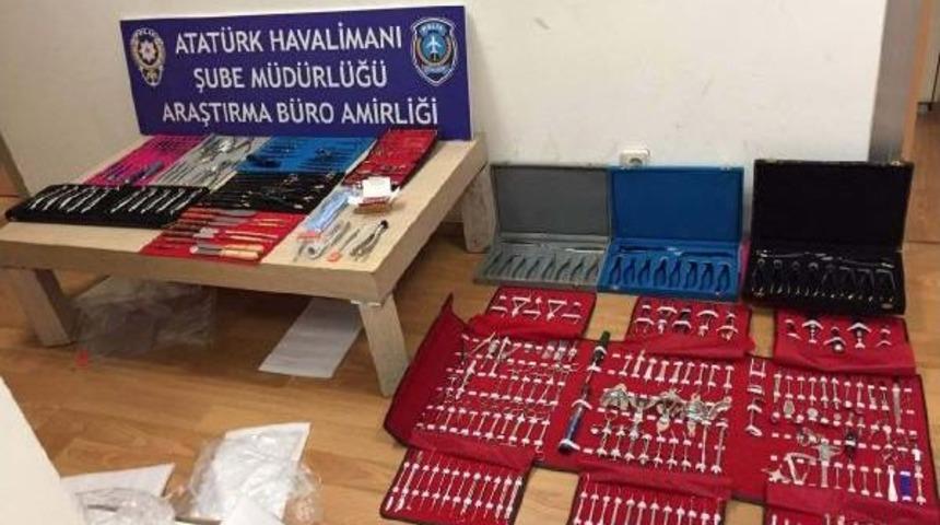 Atatürk Havalimanı'nda Polis Kaçak Platin Ve Dişçilik Malzemesi Yakaladı