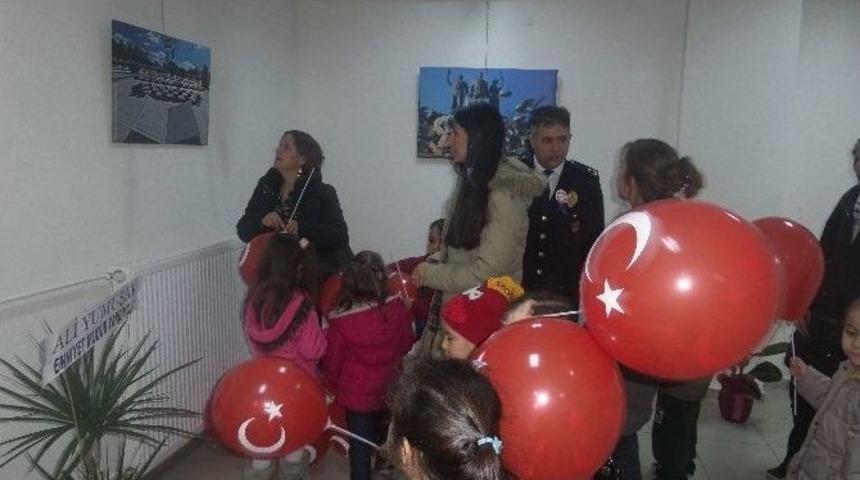 Minik &Ouml;ğrenciler Resim Sergisini Ziyaret Etti