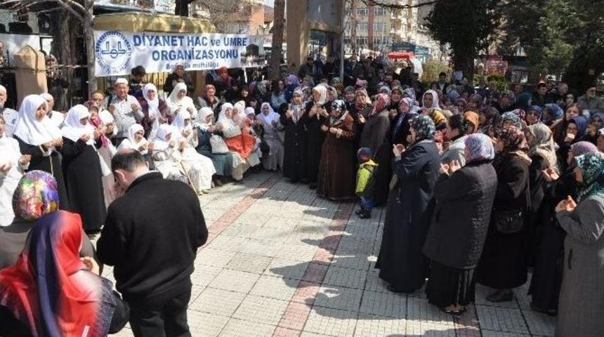 Umre Yolcuları Kutsal Topraklara Uğurlandı