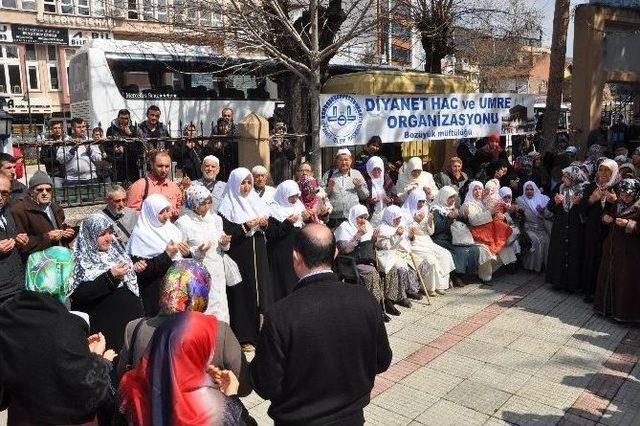 Umre Yolcuları Kutsal Topraklara Uğurlandı