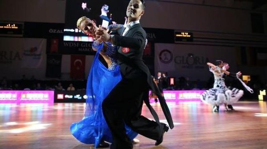 Dansın Yıldızları Gloria Sports Arena'da Yarıştı