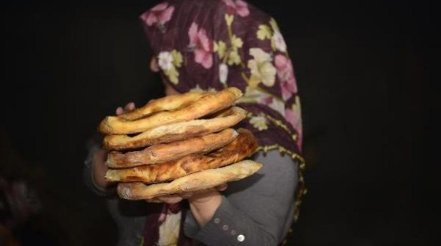 Tandır Ekmeği Ile Kadınlar &Uuml;retime Katılıyor