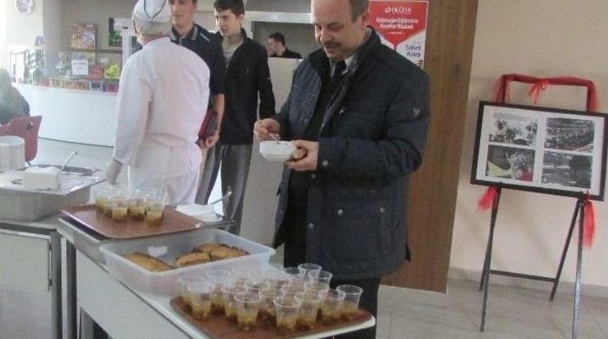 Nil&uuml;ferli &Ouml;ğrenciler &Ccedil;anakkale Şehitlerini Andı