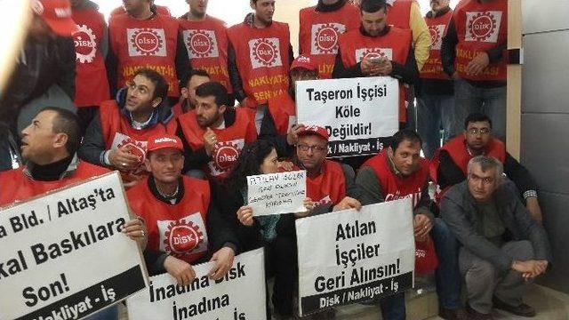 Nakliyat İş Sendikası Üyeleri Belediye Binasını Bastı