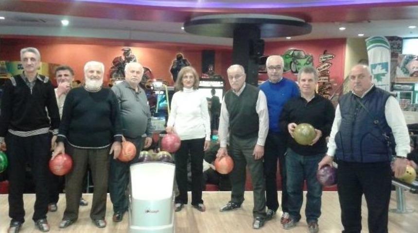 Yaşlılar Bowling Turnuvasında