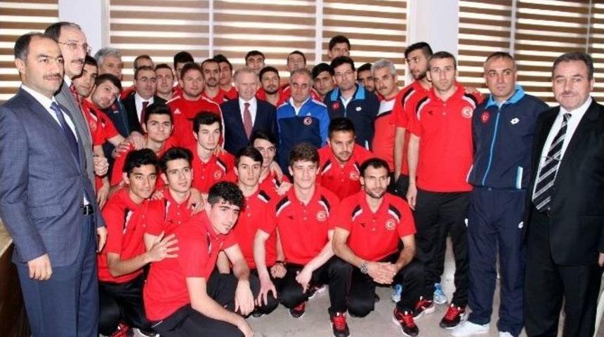 İşitme Engelliler A Milli Futbol Takımı Kampa Girdi