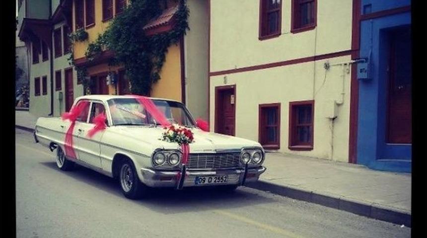 &Ouml;zel G&uuml;nlerin Vazge&ccedil;ilmezi Antika Arabalar