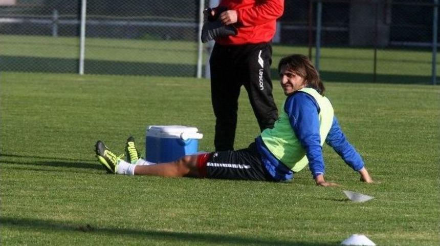 23 Ma&ccedil;ta En Fazla Forma Giyen Futbolcu Adem Alkaşi