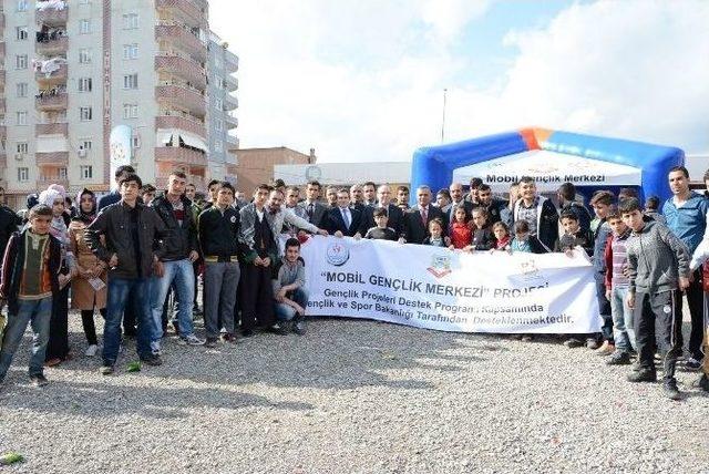 Siirt’te ’mobil Gençlik Merkezi’ Gençlerle Buluştu