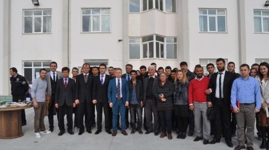 Kaymakam Tanrıkulu, &Uuml;niversitesi &Ouml;ğrencilerinin Sorunlarını Dinledi