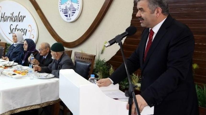 Kayseri B&uuml;y&uuml;kşehir Belediye Başkanı Mustafa &Ccedil;elik: